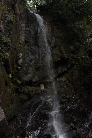 Momonoo Falls