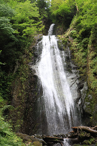 Akita Mikaeri Falls