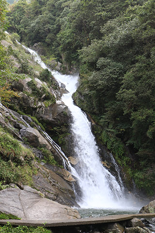 Mikaeri Falls